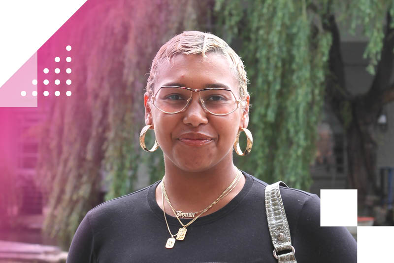 Woman in front of a tree